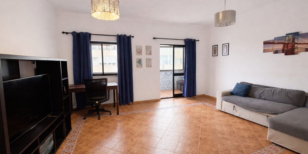 07128438-E0E1-4E5C-8128-20FA3FA9427C 2